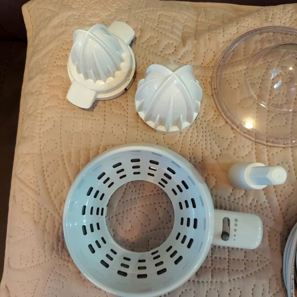 DeLonghi citrus juicer White